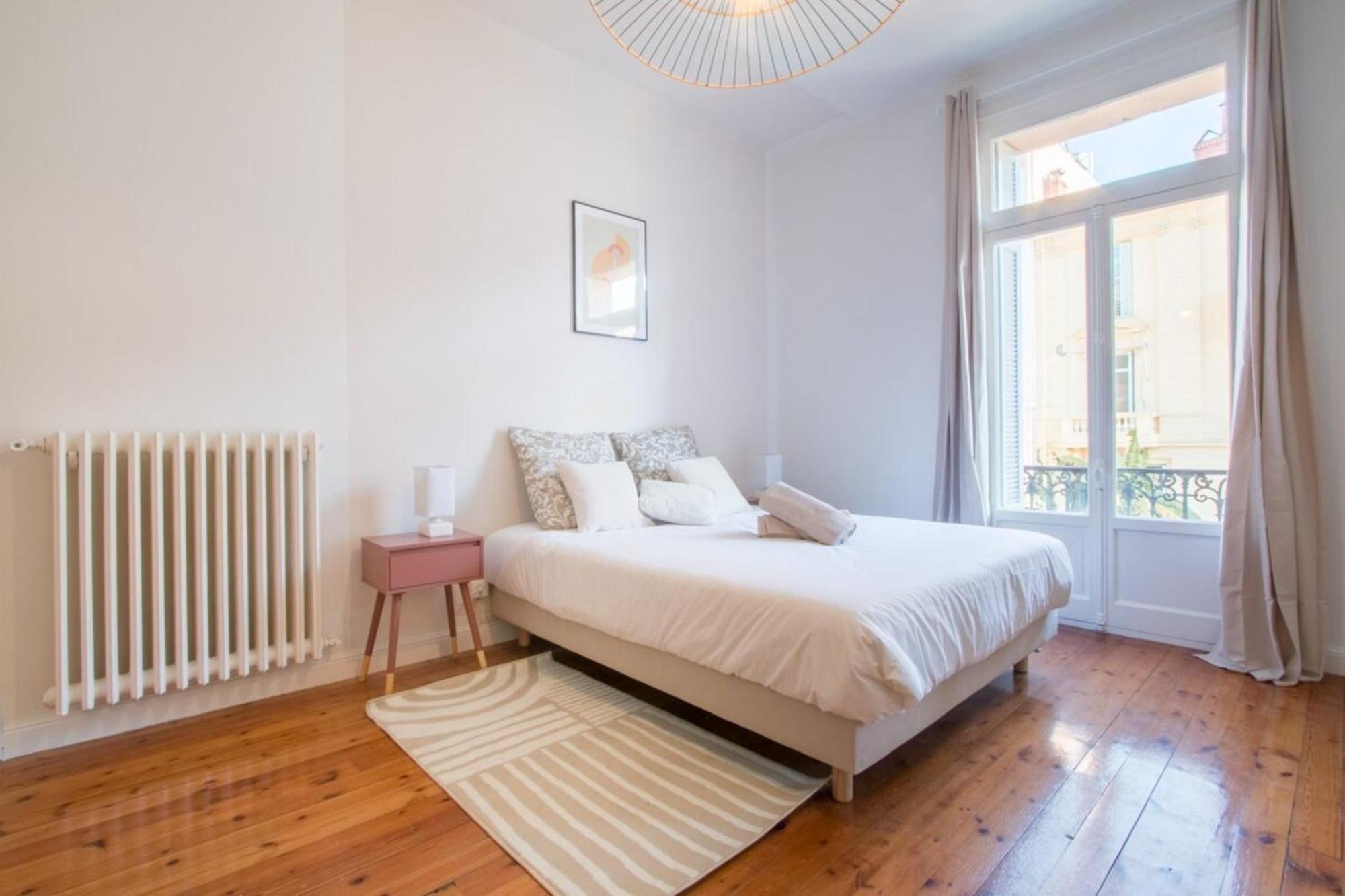 Spacious 2-Bedroom In The Centre Of マントン エクステリア 写真