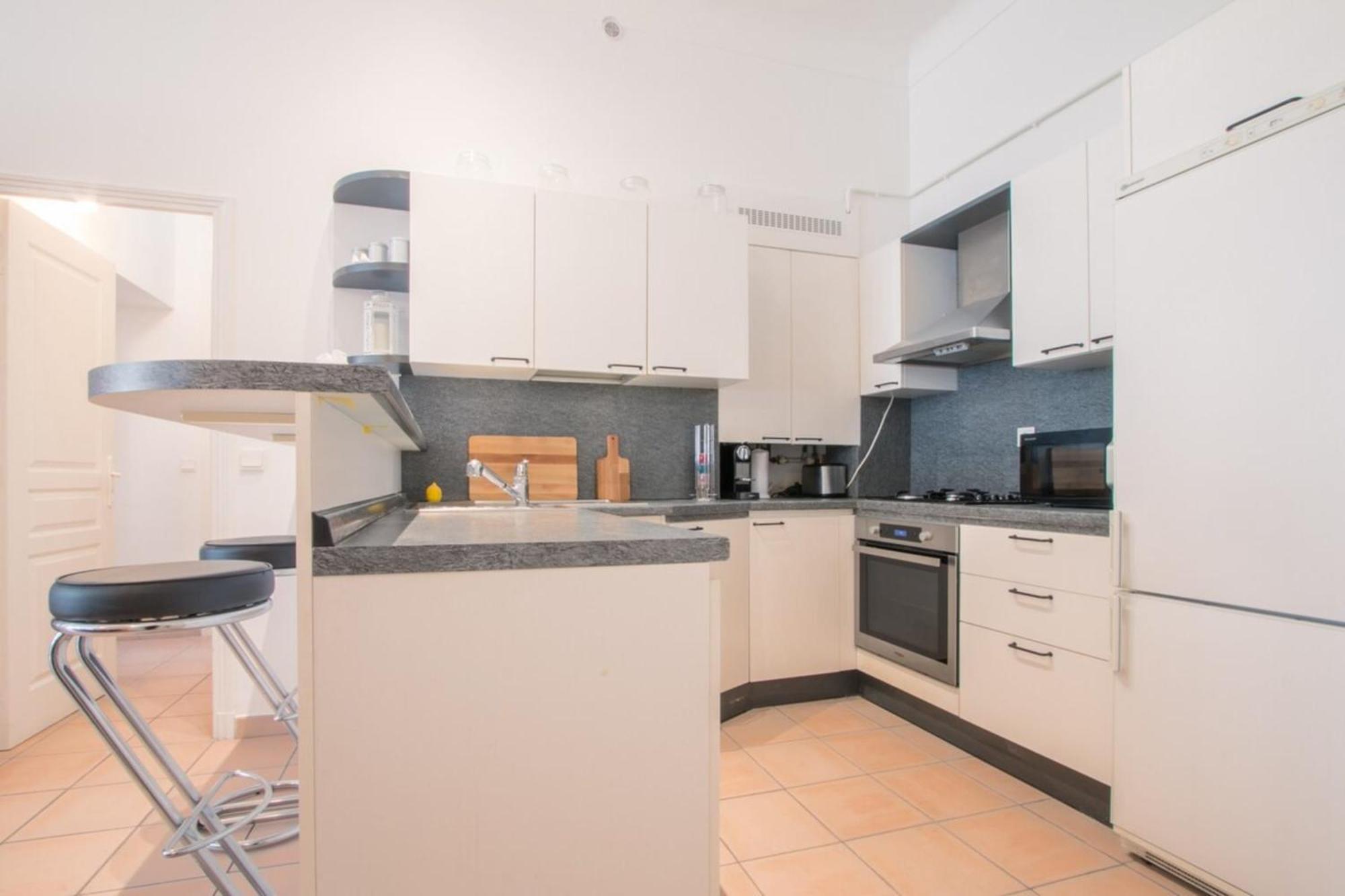 Spacious 2-Bedroom In The Centre Of マントン エクステリア 写真