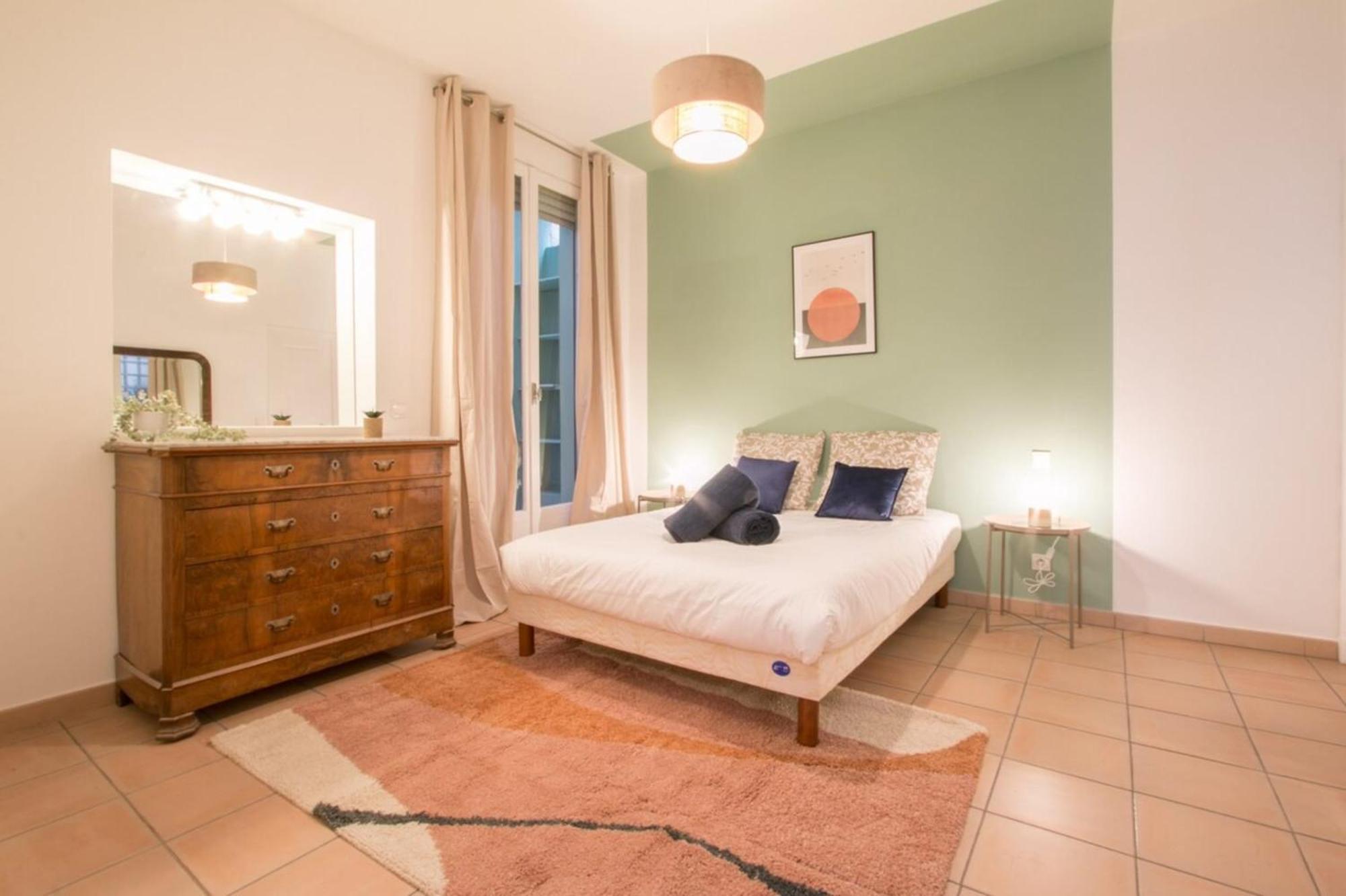 Spacious 2-Bedroom In The Centre Of マントン エクステリア 写真